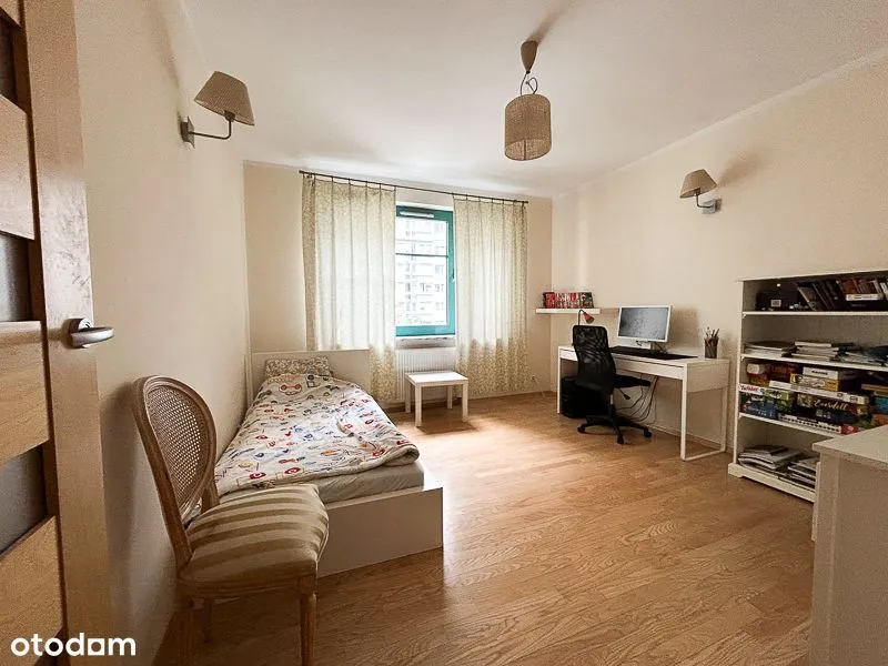 Spacious 4-bedroom apartment in the city center