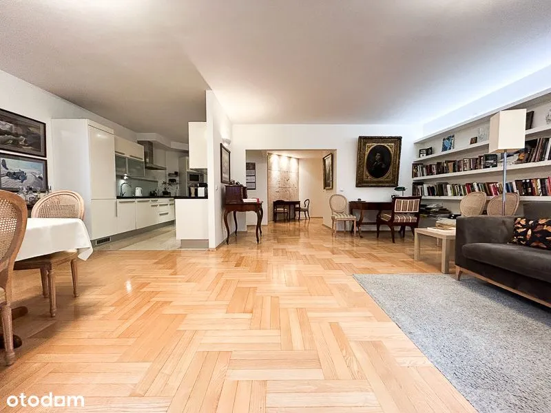 Spacious 4-bedroom apartment in the city center