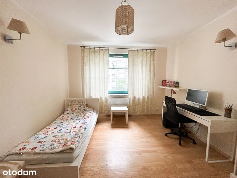 Spacious 4-bedroom apartment in the city center