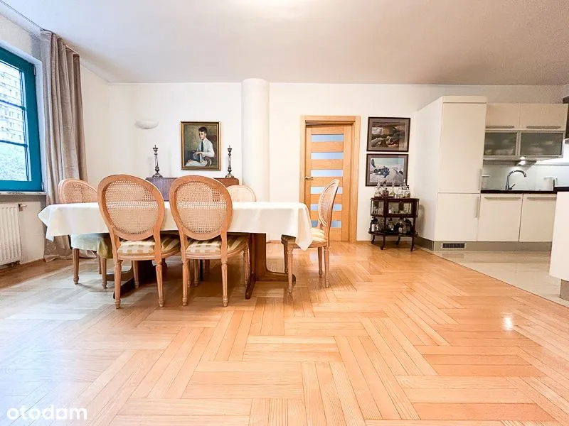 Spacious 4-bedroom apartment in the city center