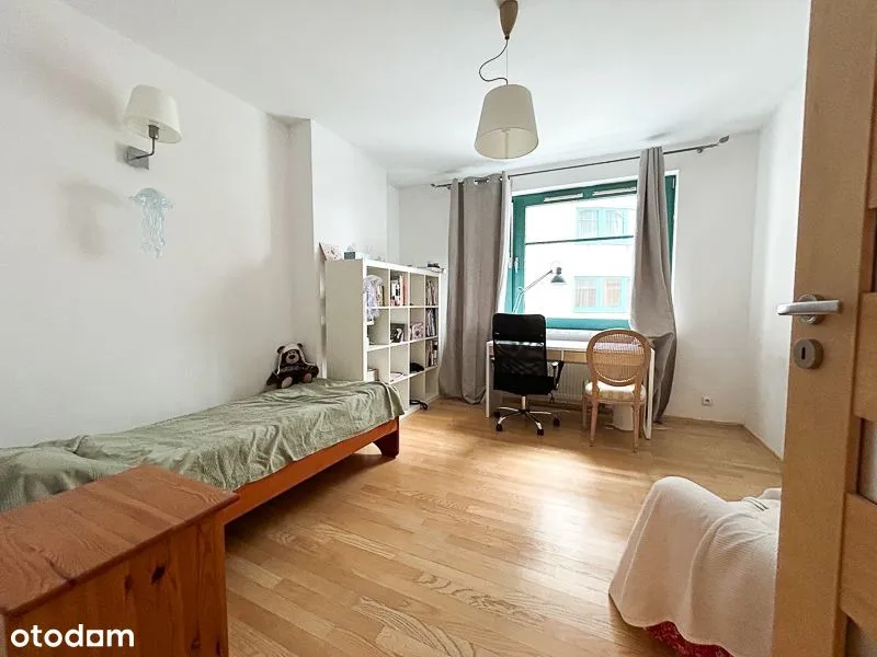 Spacious 4-bedroom apartment in the city center