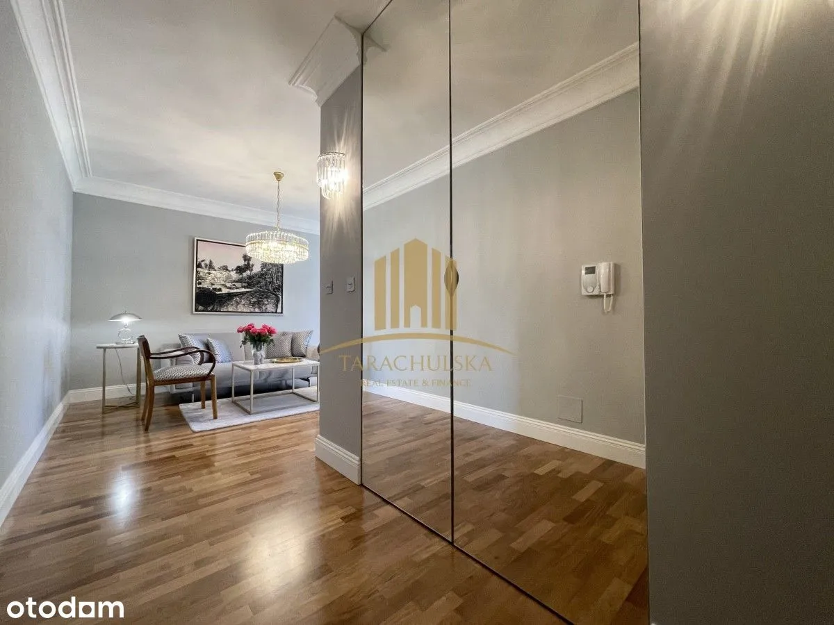 Luxury Art Deco Apartment | Air Cond