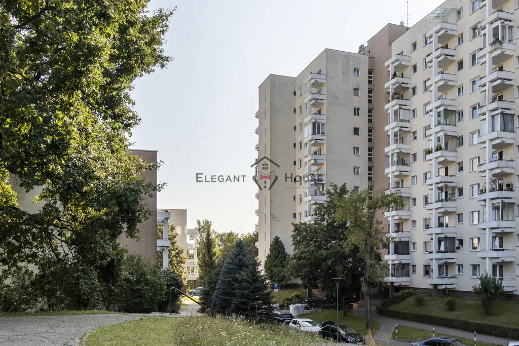 2 pokoje z oddzielną kuchnią/ zabudowany balkon 