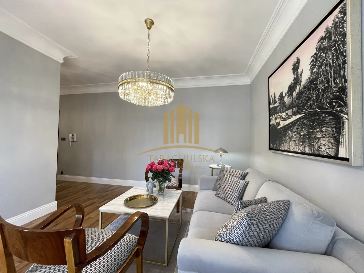 Luxury Art Deco style apartment with air cond 