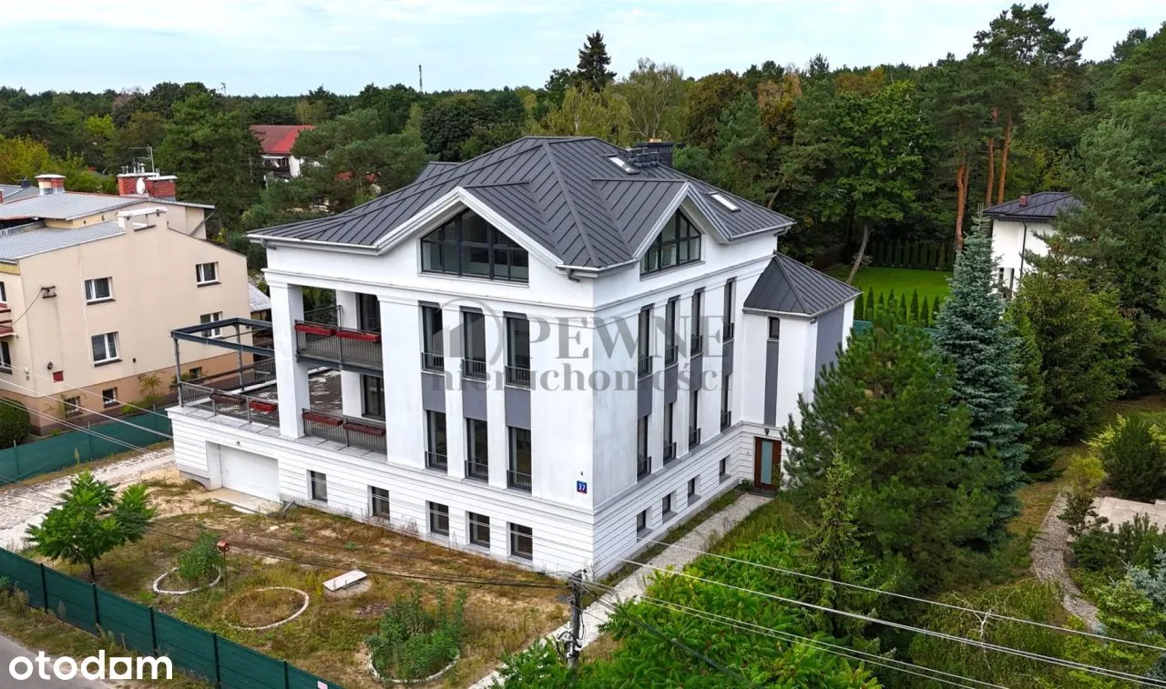 Dom w Radości pow 620 m2 działka 1443 m2, 15 pokoi