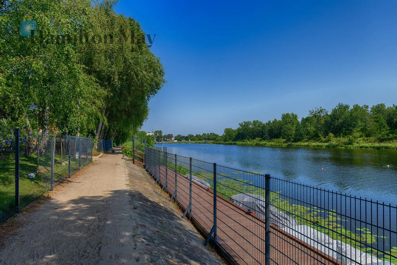 Luksusowy, apartament nad wodą dla pary.   