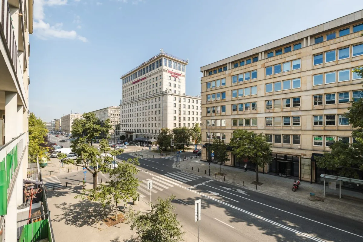 Przestronne trzy pokoje w centrum Warszawy 