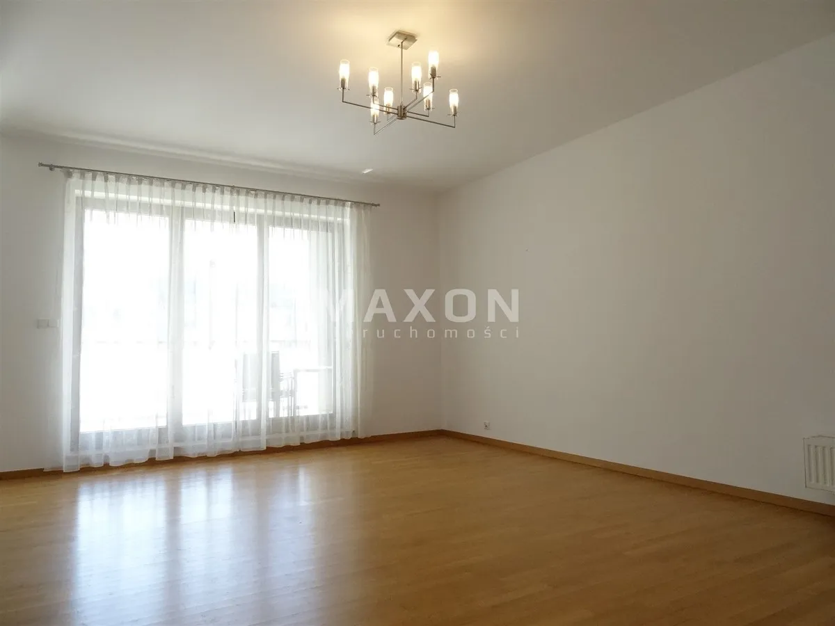 Komfortowy apartament z dużym balkonem 