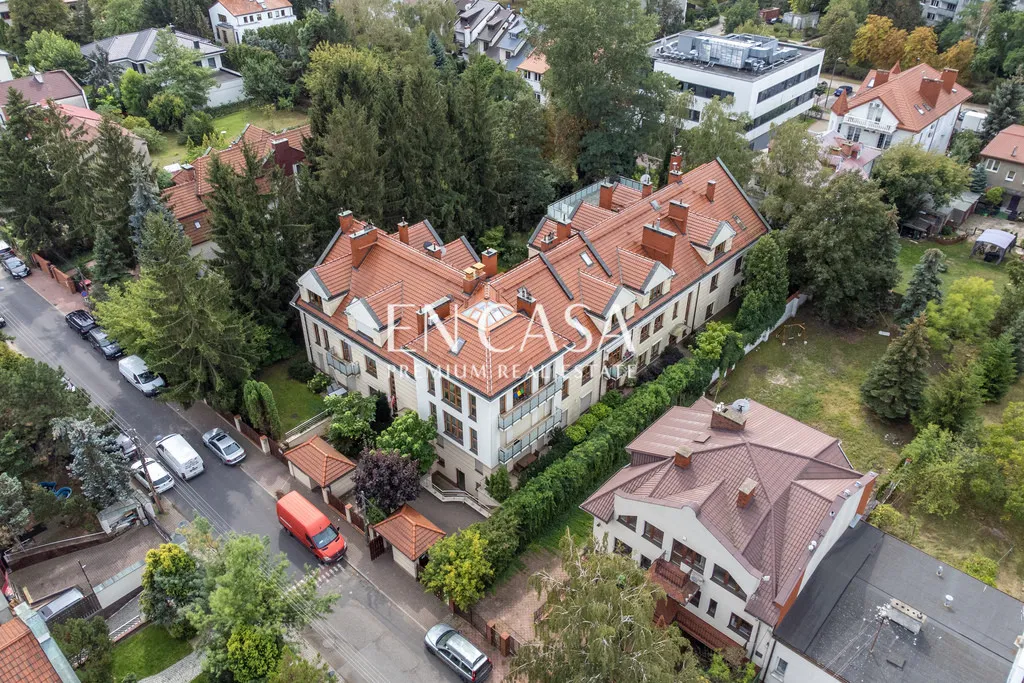 Wilanów, apartament z dużym ogrodem 