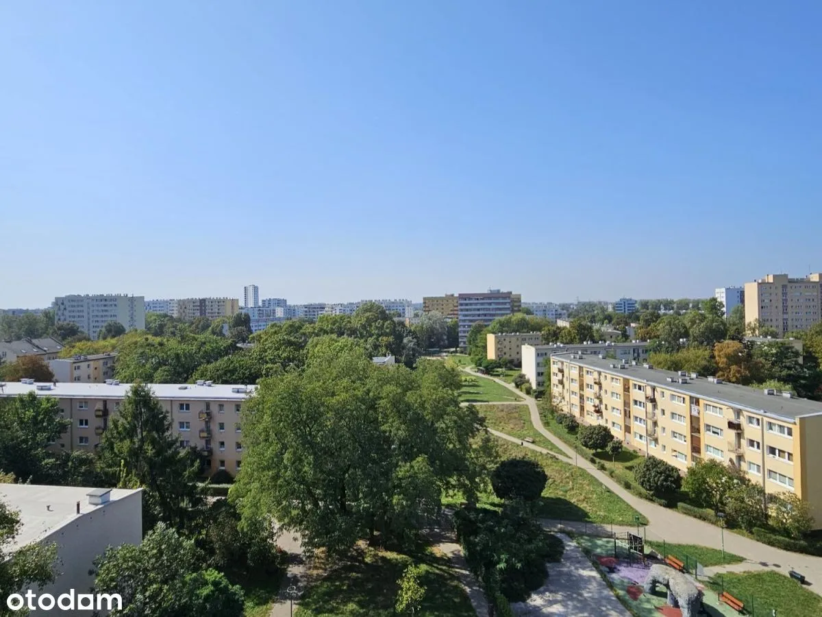 Pustola, kawalerka z balkonem-budynek po remoncie 