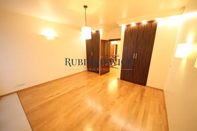 STARY WILANÓW APARTAMENT 200 M2 UL. RUMIANA 