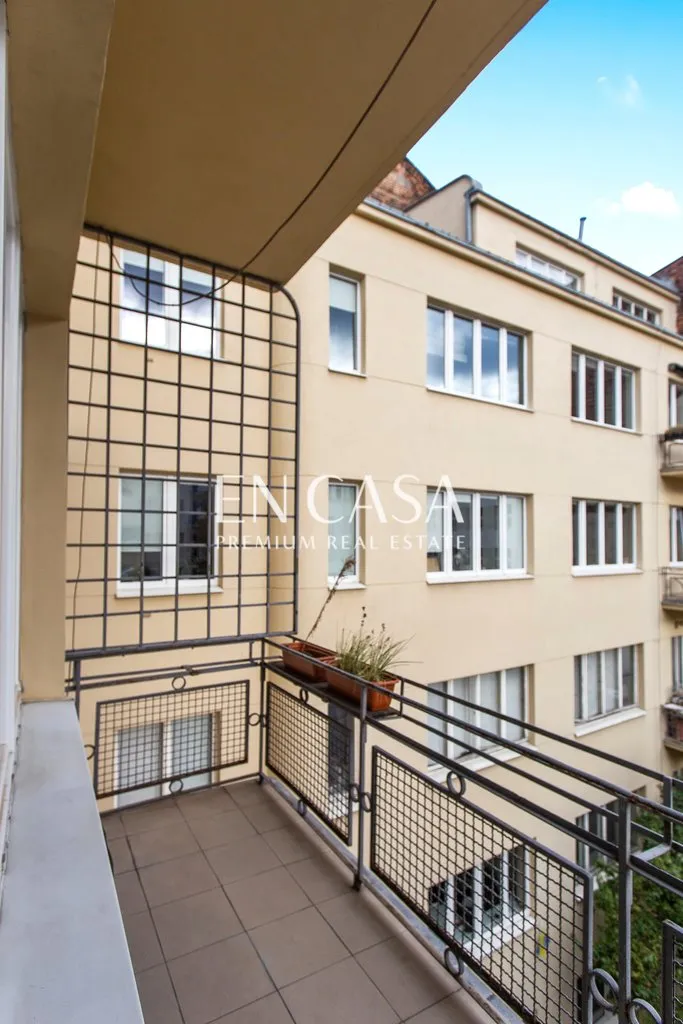 Cichy apartament w kamienicy w sercu miasta 