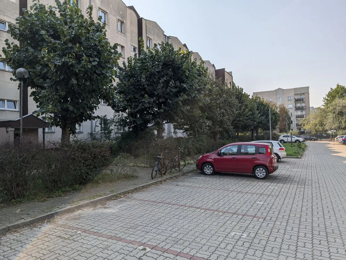 A może 3 pokoje, widna kuchnia, piwnica i parking 