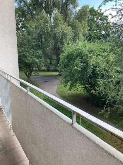 Metro Racławicka i Wierzbno/balkon/widok na zieleń 