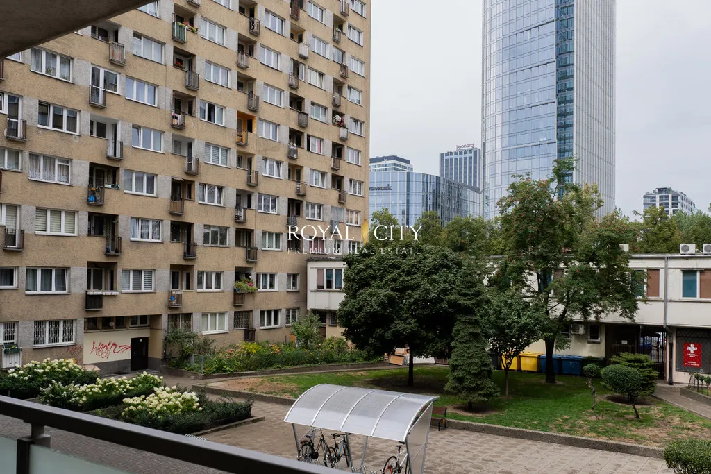 Kawalerka w Apartamentowcu na Siennej 