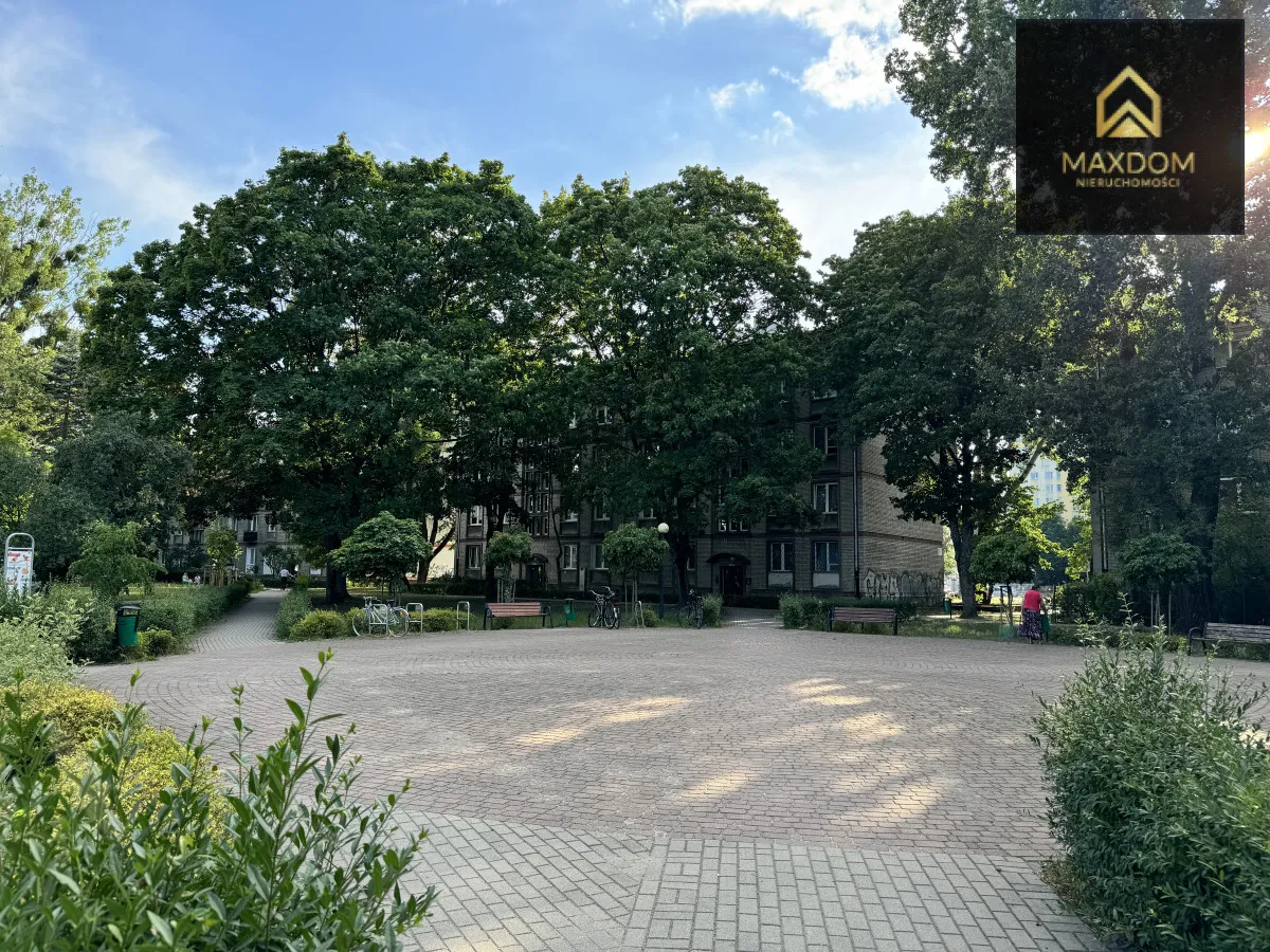 800m Metro Stare Bielany budynek z cegły z 1956r 