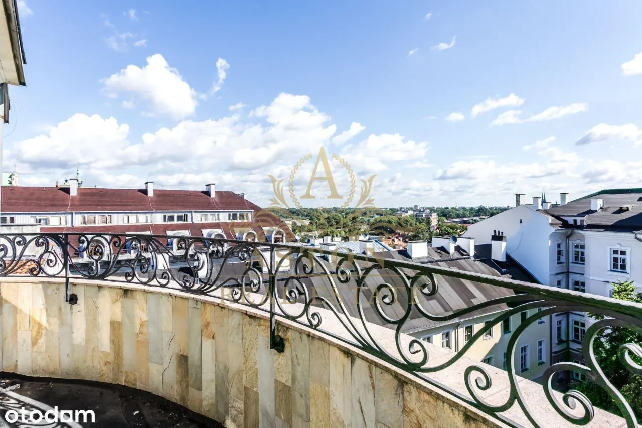 Penthouse with 3 terraces in Old Town 