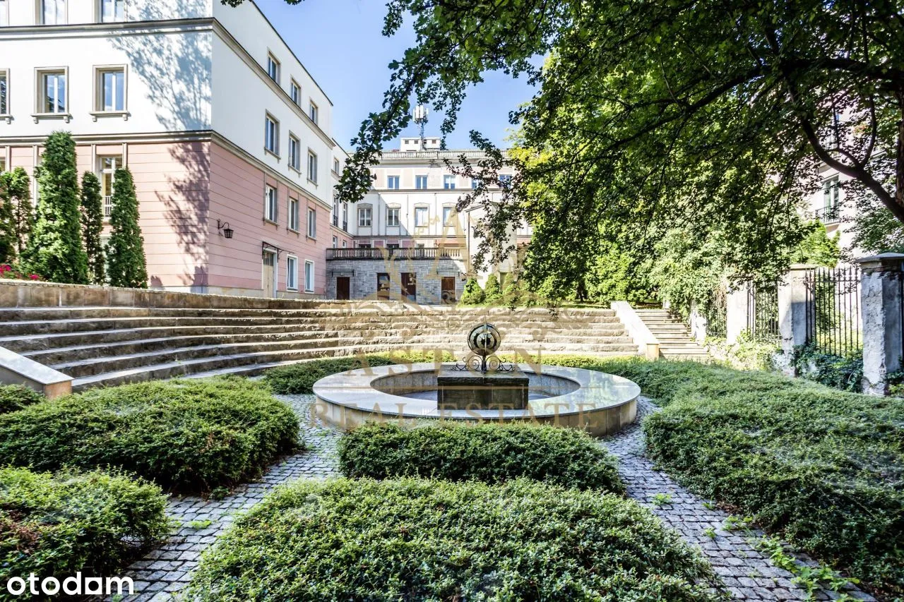 Penthouse with 3 terraces in Old Town 