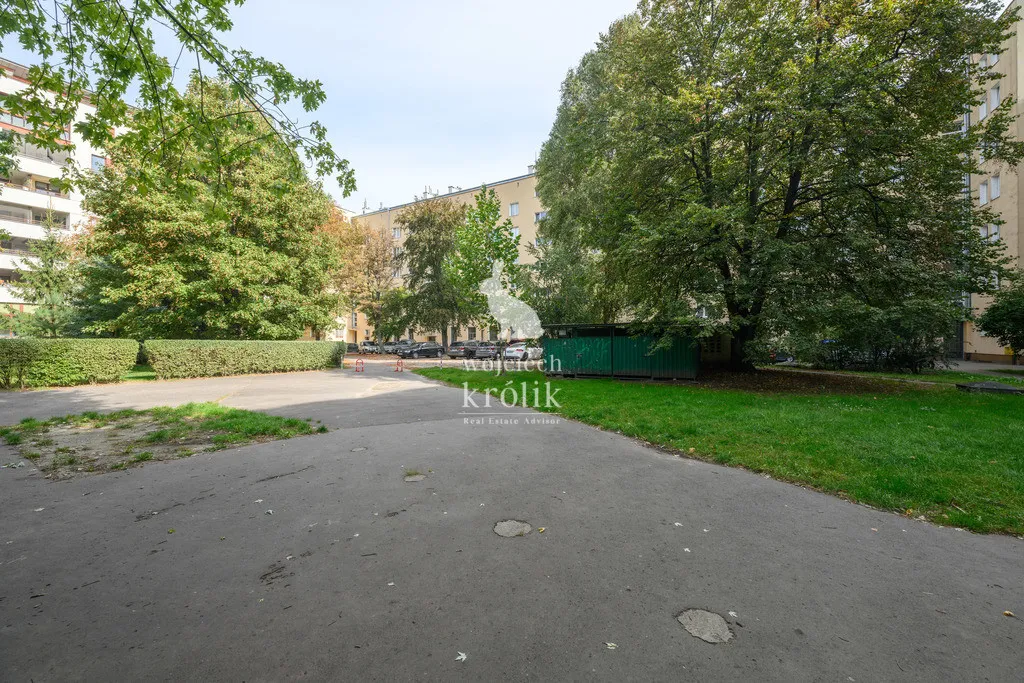 Mieszkanie o artystycznej duszy, tuż przy metrze 