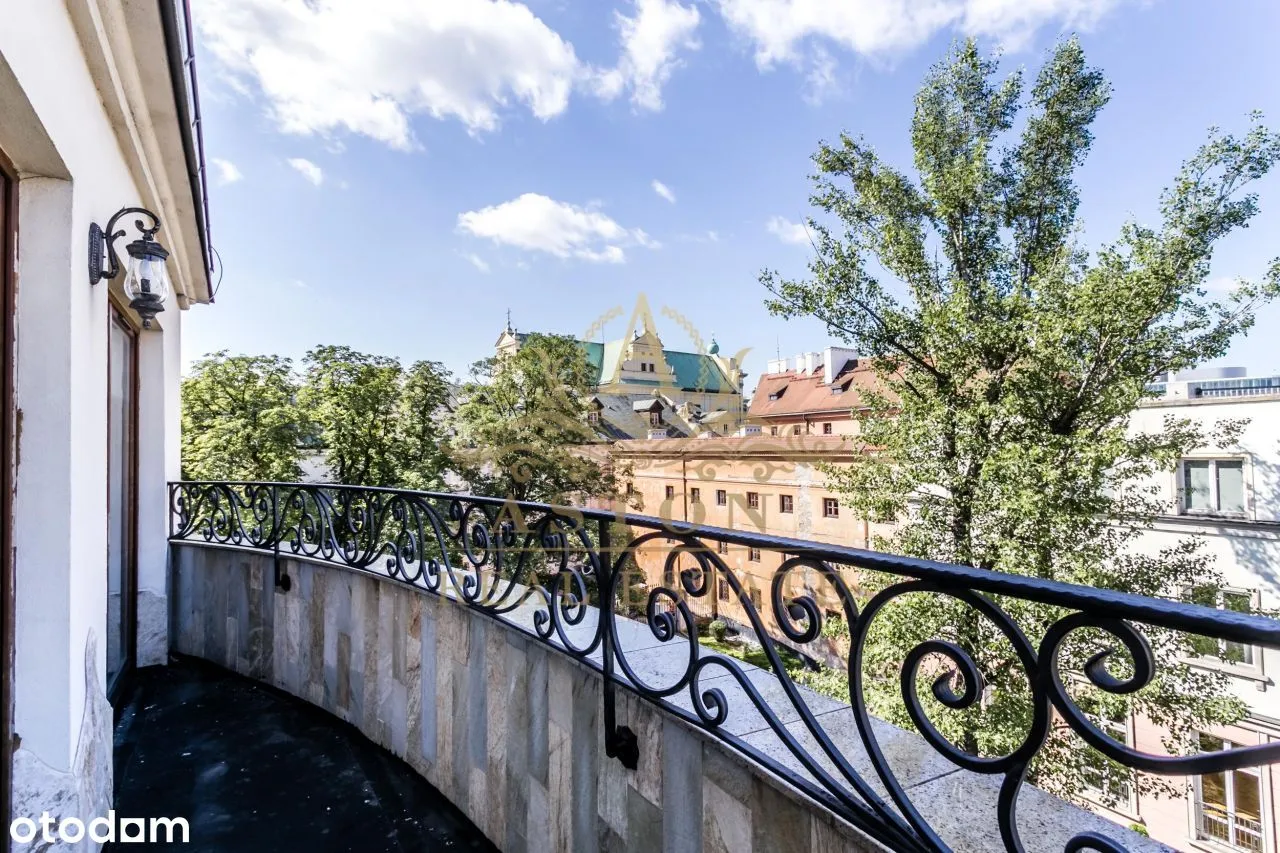 Penthouse with 3 terraces in Old Town 