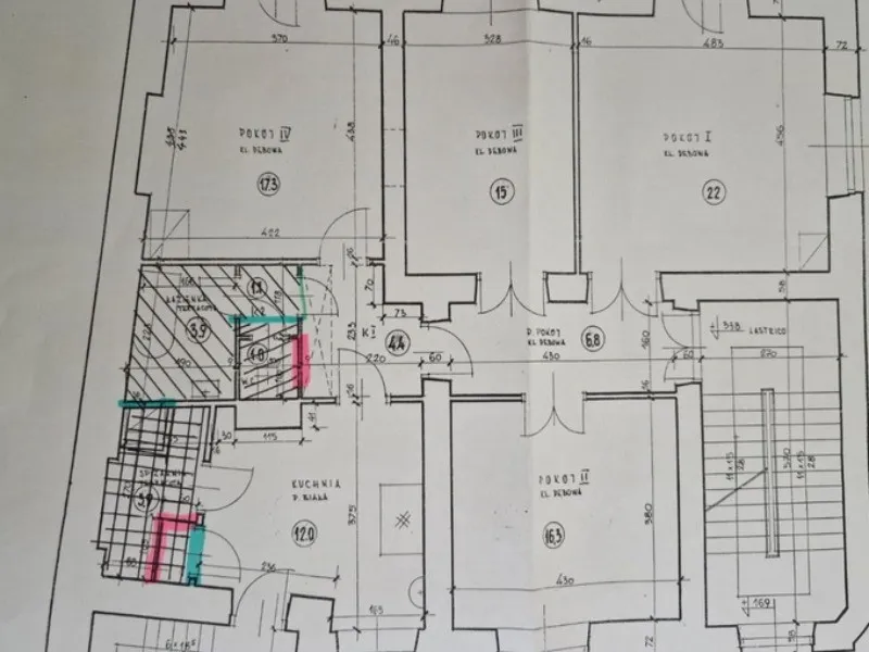 Na sprzedaż mieszkanie o pow.105m2 Składa się z 4 widnych i ustawnych pokoi,2bal 