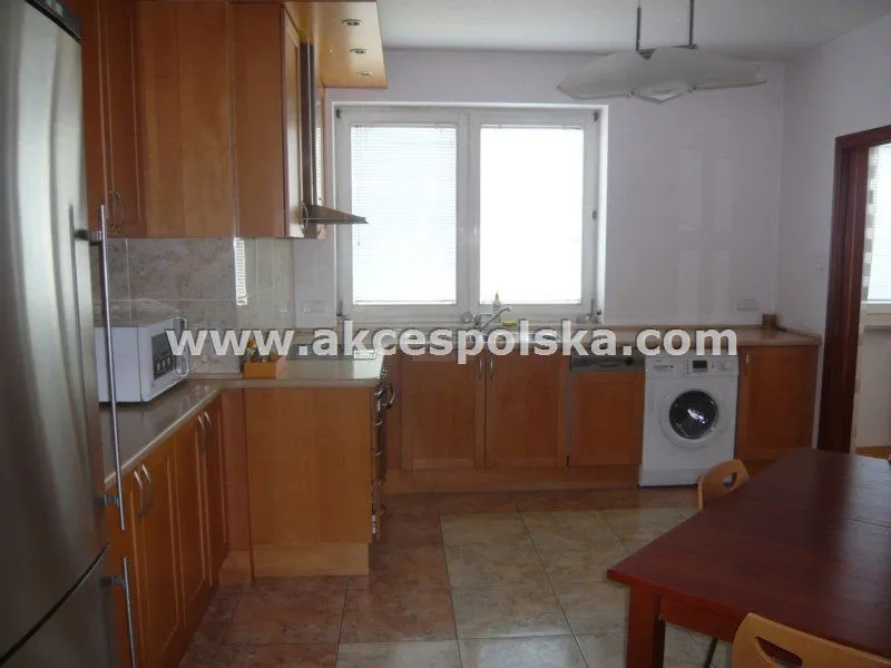 4 pok, apartament, 2 łazienki, 2 m. garażowe 