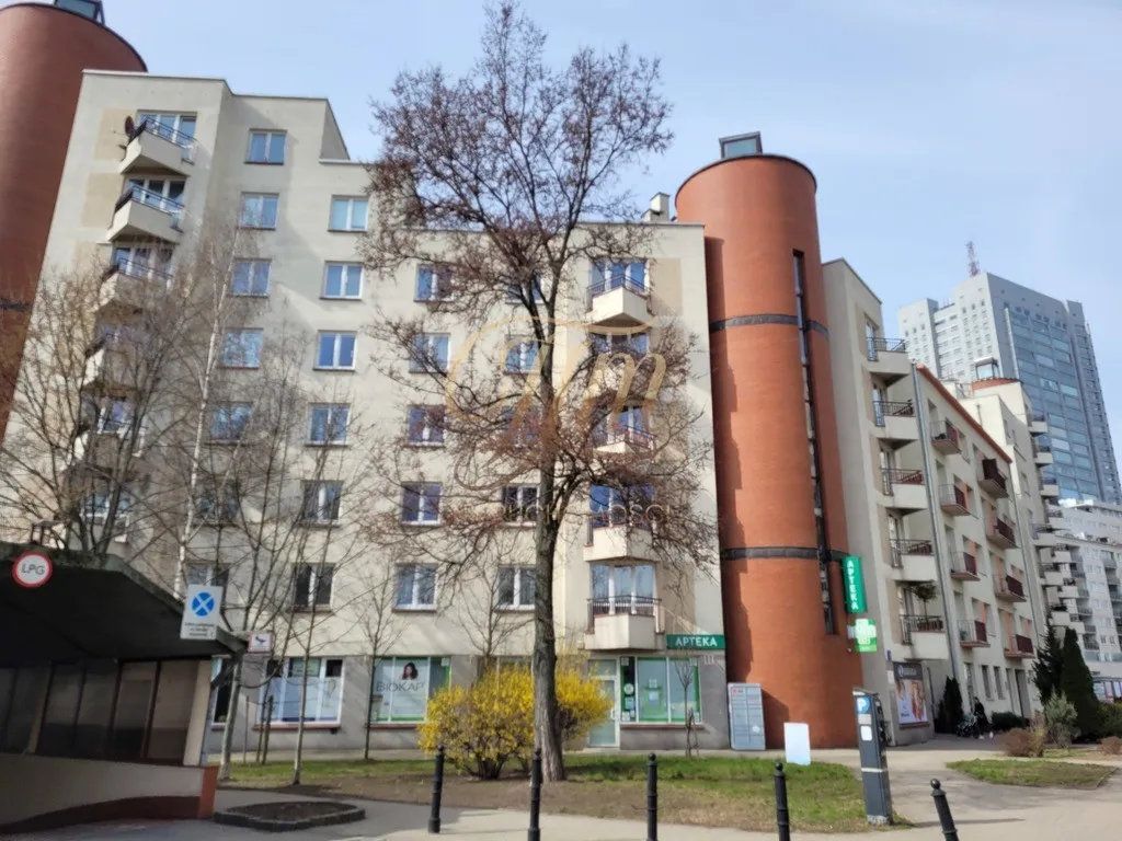 Niezależne 2 pokoje, oddzielna kuchnia, Metro 