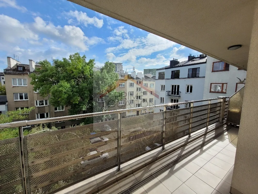 2 bedrooms / garage / balcony / park view 