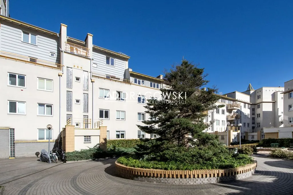 Apartament, Aleja Komisji Edukacji Narodowej