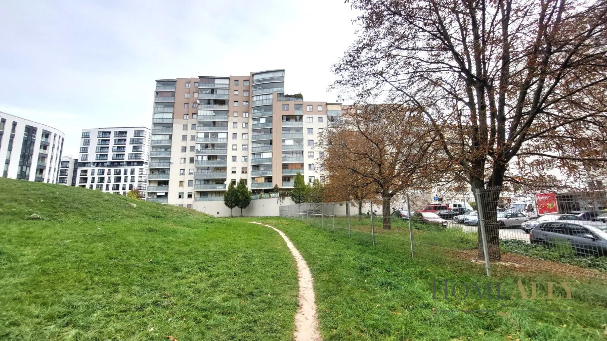 CICHA JASNA DUŻA KAWALERKA BALKON GARAŻ KOMÓRKA 