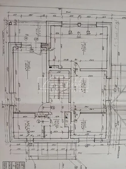 Dom dla rodziny z potencjałem na biznes w Wawrze 