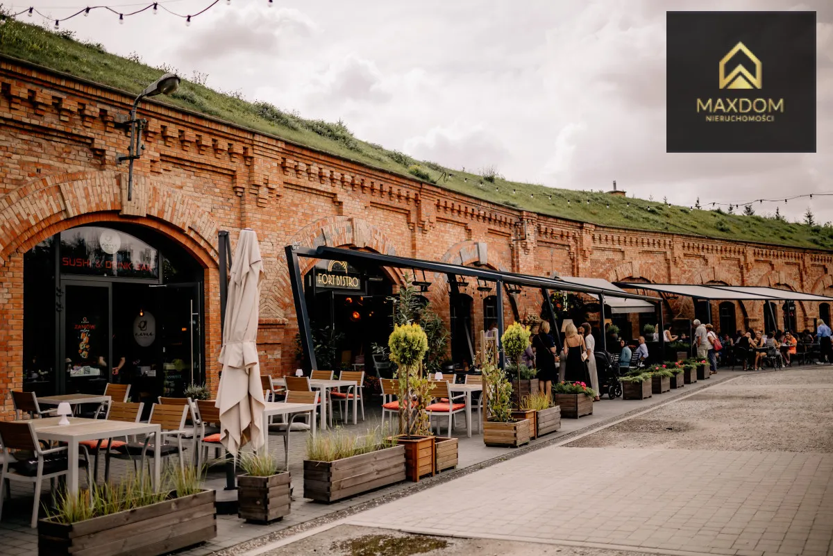 Fort Służew drewniane okna wysokość 2,85m 