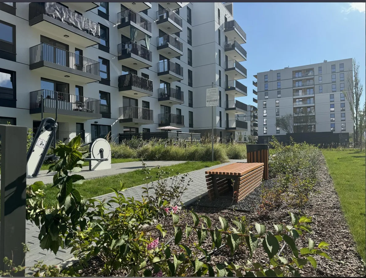 Rodzinne, 4 pokoje, 2 garaże, boks, duży balkon 