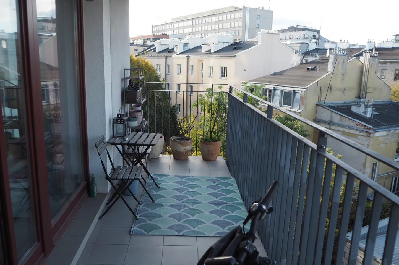 Przestronna kawalerka obok SWPS + balkon 10 m2 I 15 min. od Centrum 