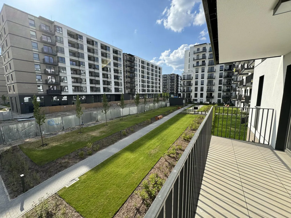 Rodzinne, 4 pokoje, 2 garaże, boks, duży balkon 