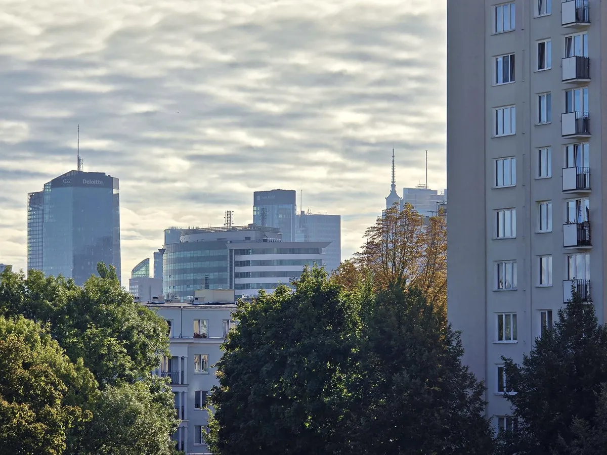 Jasne, wyjątkowe mieszkanie w kamienicy na bliskiej Woli 