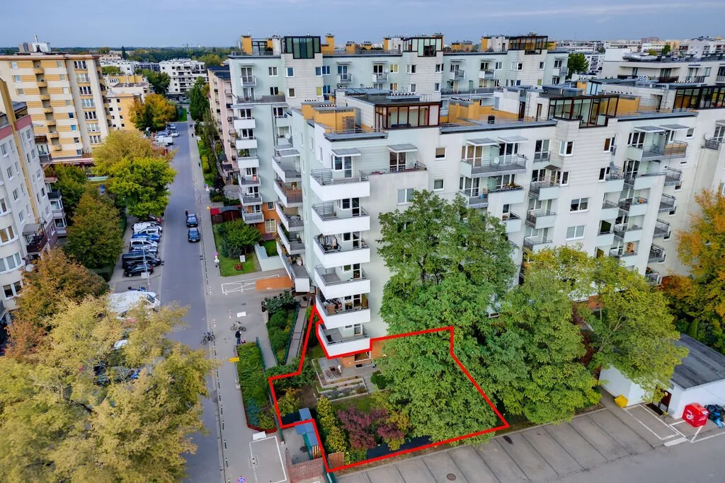 180 m² Prywatnego Ogrodu! 2-Pokojowe Przy Metrze 