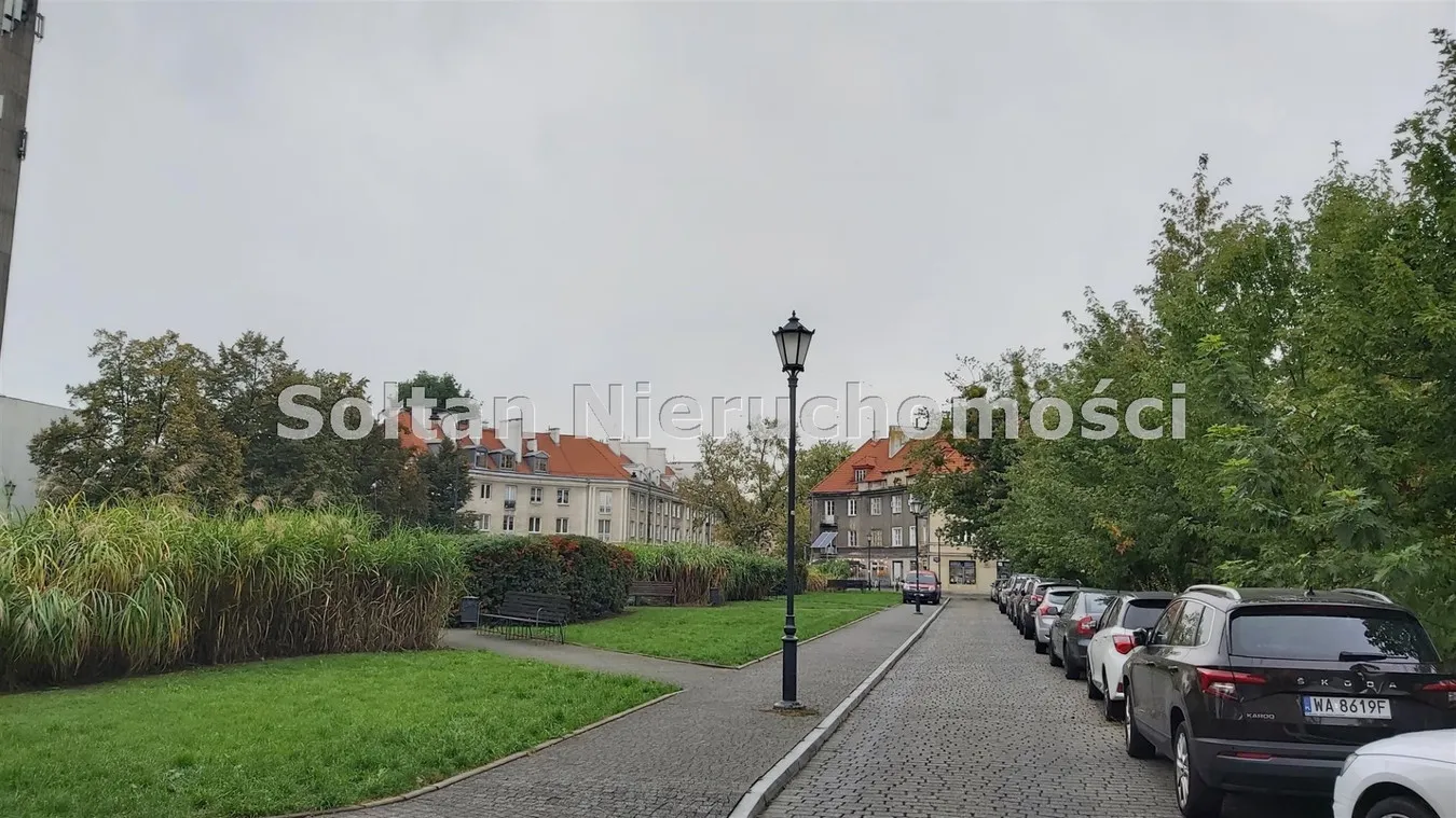 Lokalizacja*kamienica* Balkon* Metro* 