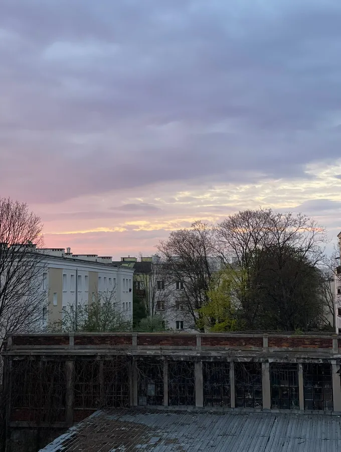 Jasne, wyjątkowe mieszkanie w kamienicy na bliskiej Woli 