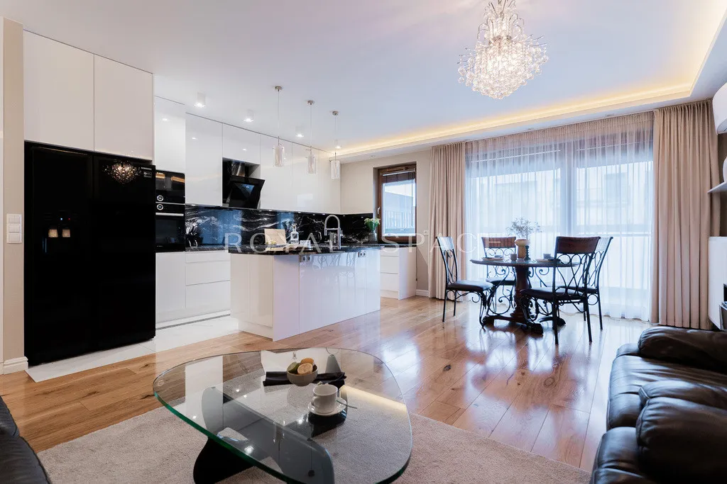 Przestronny i elegancki apartament na Woli 