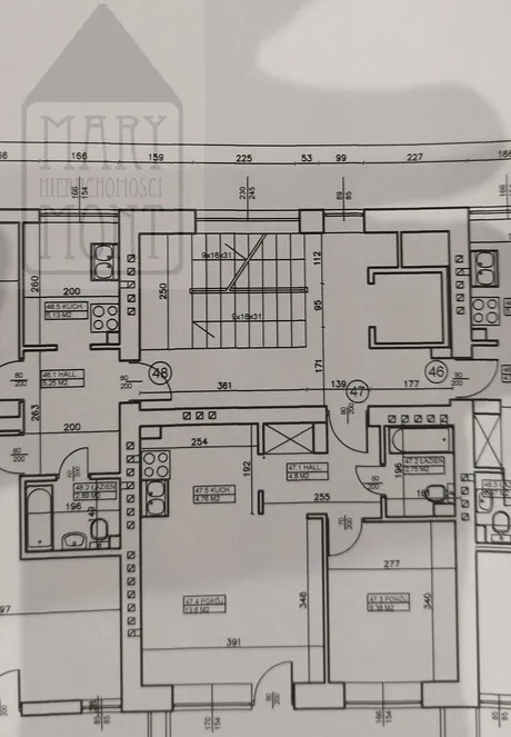 2 pokoje z oddzielną widnną kuchnią. Balkon 