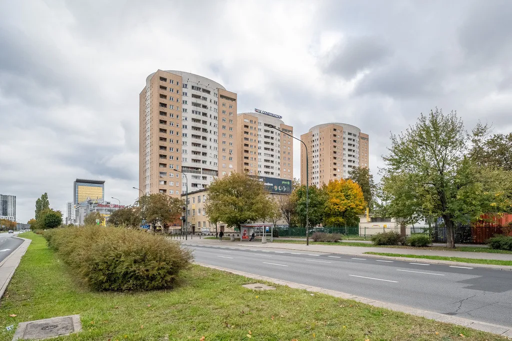 3 pokoje, w budynku z basenem na Pradze Południe 