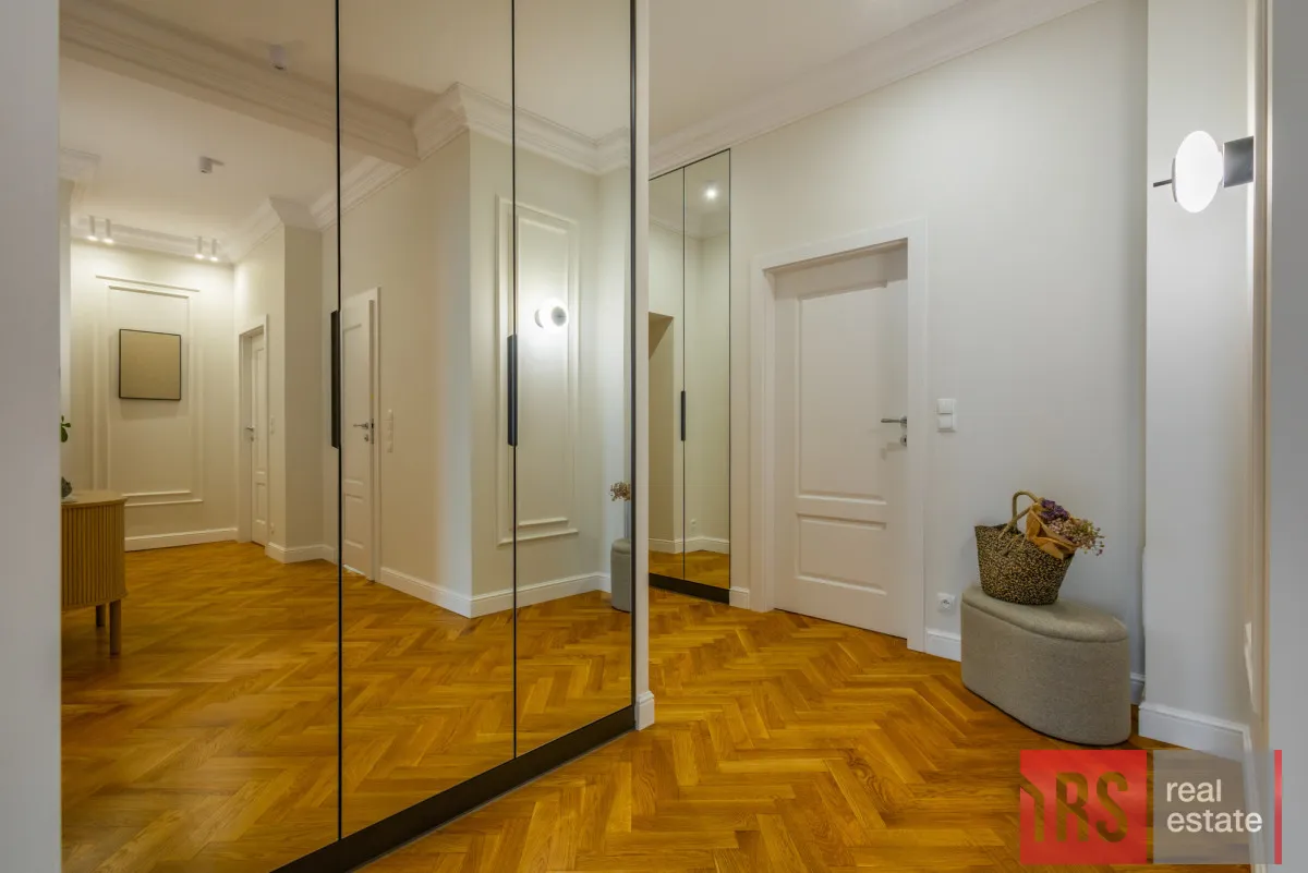 Piękny apartament w kaminicy przy pl. Narutowicza 