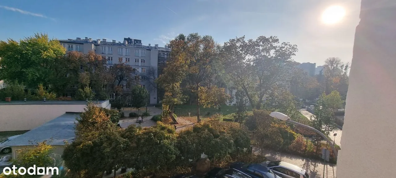 Kawalerka w zabytkowej kamienicy na Woli, metro