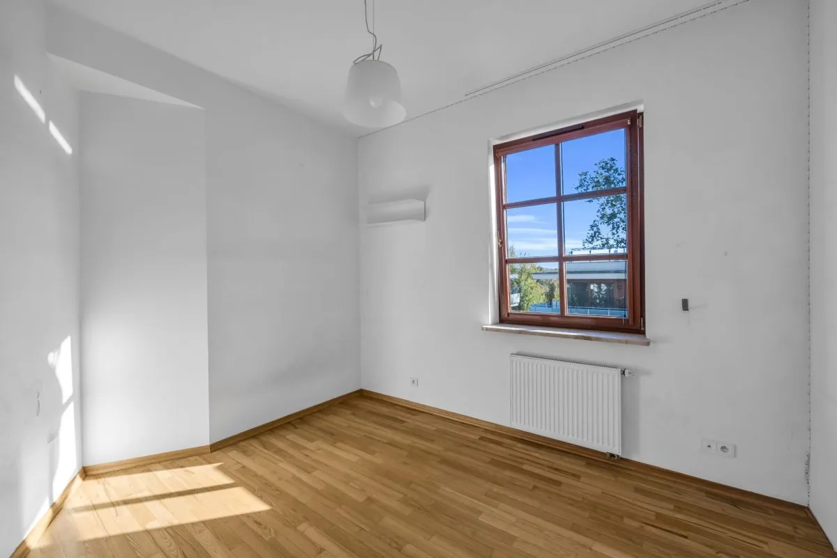 Przestronny apartament w zielonej części Mokotowa 