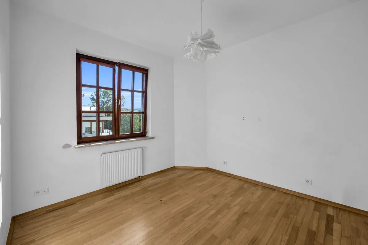 Przestronny apartament w zielonej części Mokotowa 