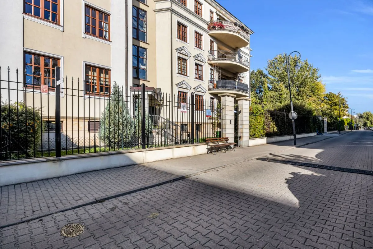 Przestronny apartament w zielonej części Mokotowa 