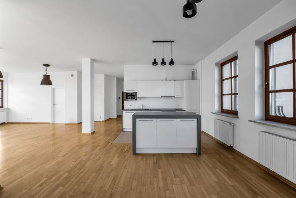 Przestronny apartament w zielonej części Mokotowa 