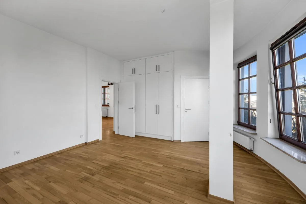 Przestronny apartament w zielonej części Mokotowa 