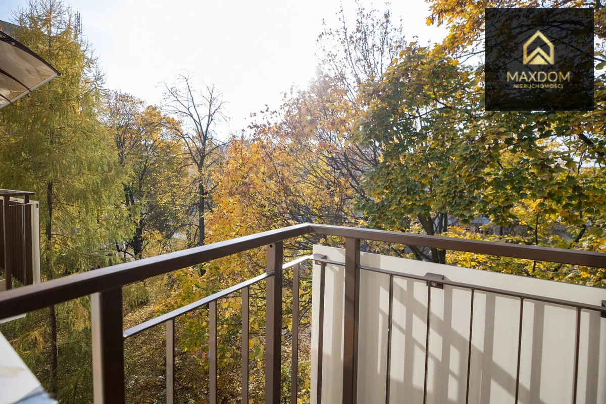 Świeżo wyremontowane 3 pokoje balkon metro 